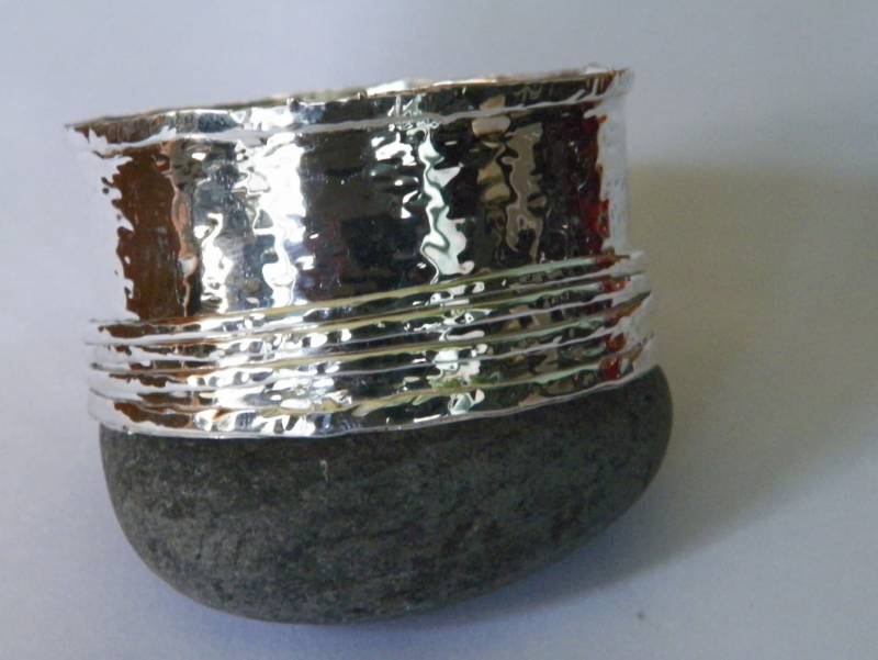 Gehämmerte .925 Sterling Silber Drei Reifen Spinner Armreif Armband Manschette von FRIENDSJEWELRYinc