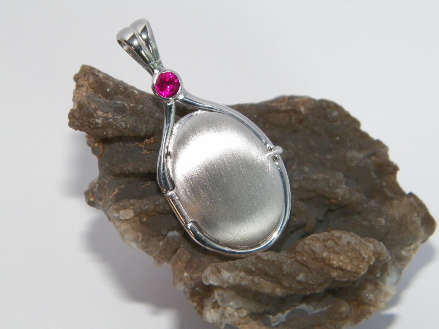 Größere Größe 41 Mm-20 Mm Handgefertigt 925 Sterling Silber 4 Lab Ruby Locket H2O Just Add Water Mermaids Größere Größe 41 Mm-20 Mm Handgefertigt 925 Sterling Silber 4 Lab Ruby Locket H2O Just Add Water Mermaids von FRIENDSJEWELRYinc