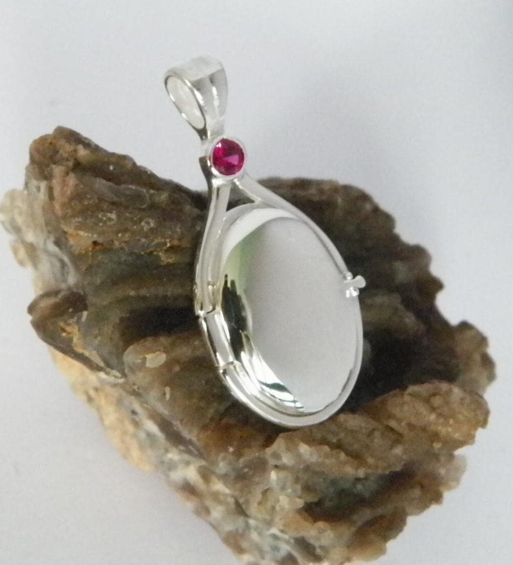 Hand Made in Usa 41-20 Mm Handcrafted 925 Sterling Silber 4 Lab Ruby Locket H2O Just Add Water Mermaids Anhänger Hand Made in Usa 41-20 Mm Handcrafted 925 Sterling Silber 4 Lab Ruby Locket H2O Just Add Water Mermaids Anhänger von FRIENDSJEWELRYinc
