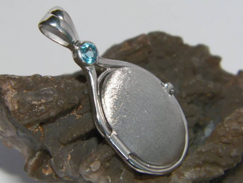 Hand Made in Usa 41 Mm -20 Handgefertigt 925 Sterling Silber 4 Natürlicher Blauer Topas Medaillon H2O Just Add Water Mermaids von FRIENDSJEWELRYinc