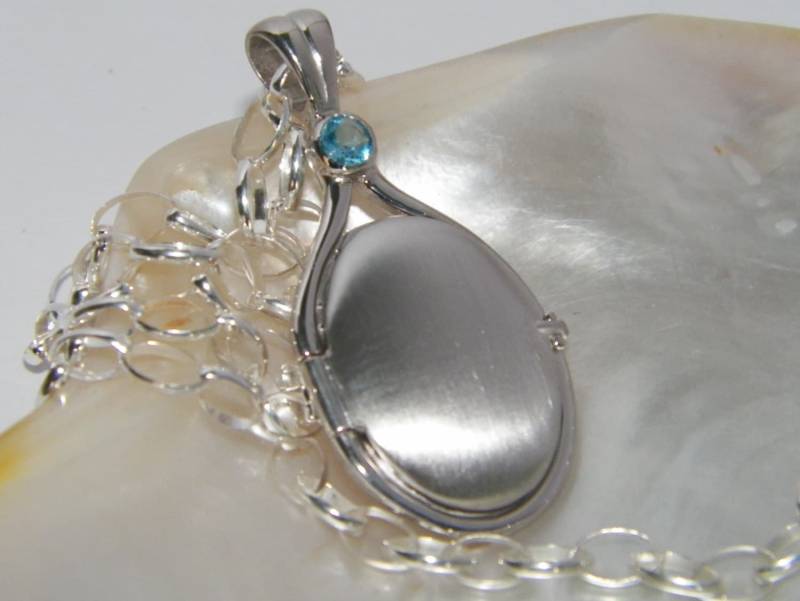 Hand Made in Usa 41 Mm -20 Handgefertigte Solid 925 Sterling Silber H2O Just Add Water Mermaids Anhänger 4 Natürliche Blautopas-Ketten-Option von FRIENDSJEWELRYinc
