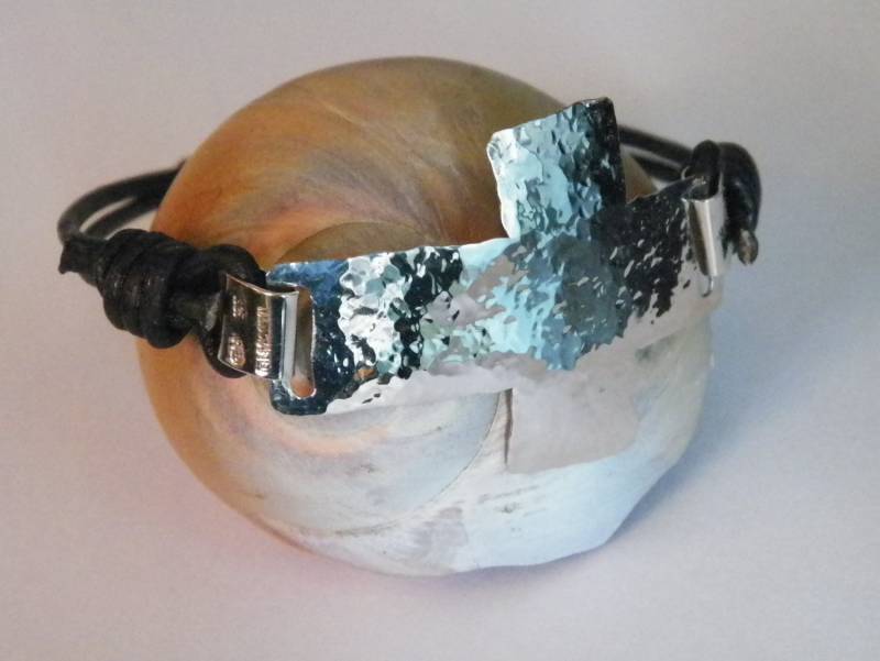 Hand Made in Usa 925 Sterling Silber & Runde Leder Gehämmert Kreuz Armband-Wählen Sie Ihre Größe von FRIENDSJEWELRYinc