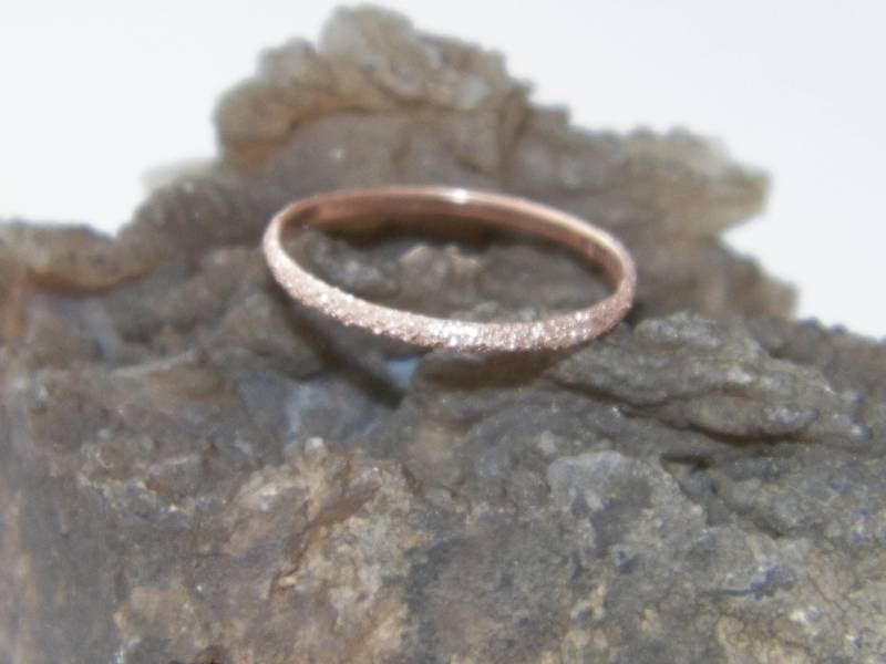 Hand Made.925 Sterling Silber Hochzeit Stapelbar Ring Sterne Staub-Finish 14 K Rotgold Filed Filed-Custom Size von FRIENDSJEWELRYinc