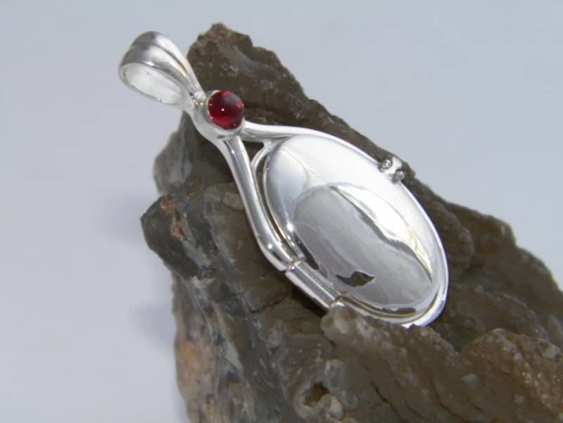 Hand Made925 Sterling Silber 4 Mm Natürliche Granat Locket H2O Just Add Wasser Mermaids Anhänger von FRIENDSJEWELRYinc