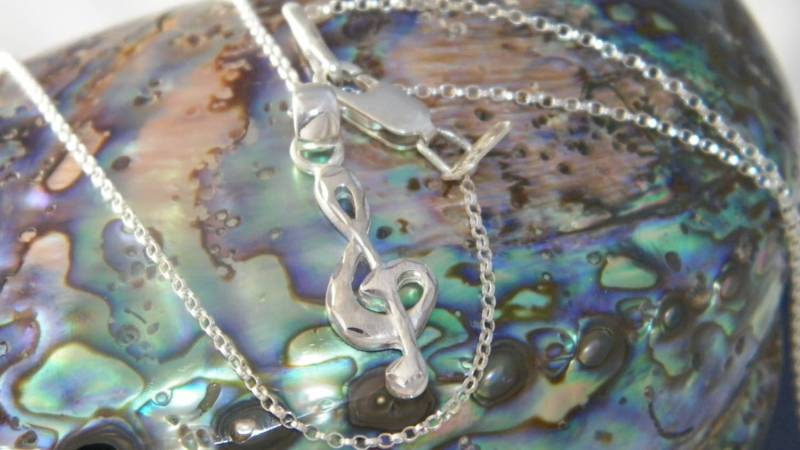 Handgearbeitete 925 Sterling Silber Musical Note Symbol Treble Clef Halskette Mit .925 Rund Rolo Kette-Custom Länge von FRIENDSJEWELRYinc
