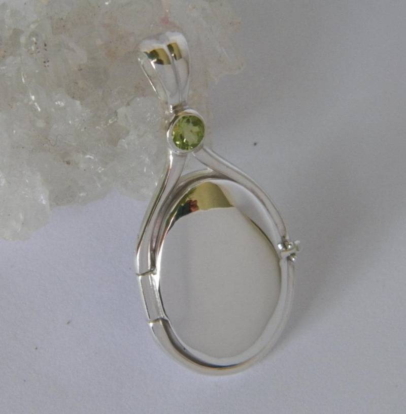 Handgefertigt in Den Usa 41 Mm-20 Mm Handgefertigte Größere Größe 925 Sterling Silber 4 Natürliche Grüne Peridot Locket H2Ojust Add Water von FRIENDSJEWELRYinc
