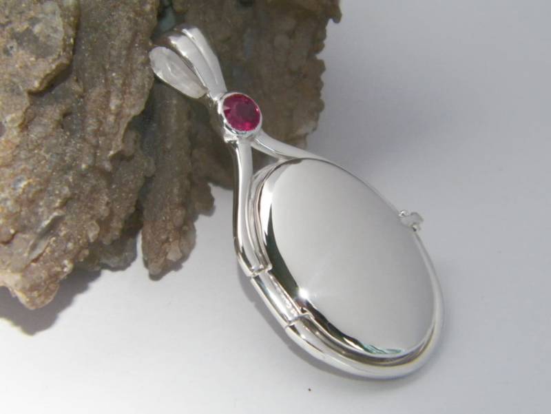 Handgefertigt in Den Usa 41 Mm-20 Mm Handgefertigtes 925 Sterling Silber 0.41 Ct.4Mm Natürlicher Rubin Medaillon H2O Fügen Sie Einfach Wasser Hinzu von FRIENDSJEWELRYinc