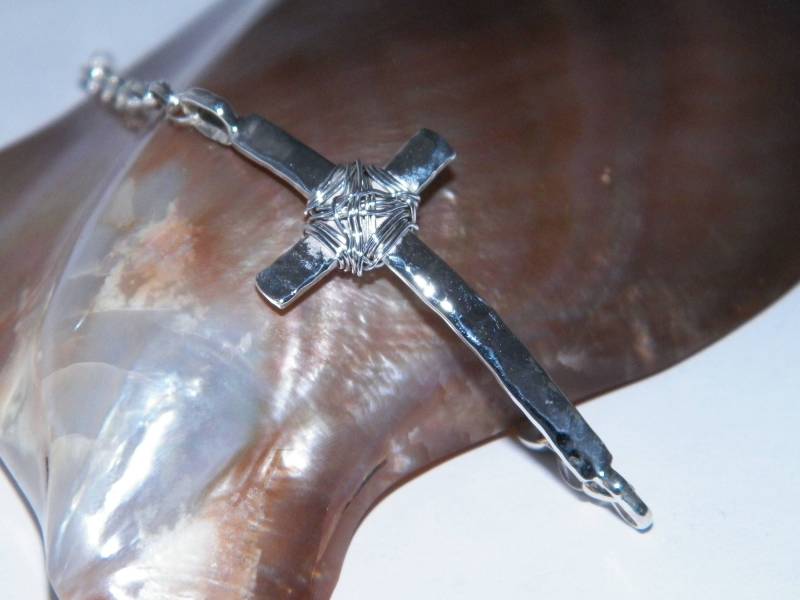 Handgefertigt in Den Usa Handgefertigtes Solid.925 Sterling Silber Gehämmertes Kreuz Armband Mit Oval Rolo-Wählen Sie Ihre Größe von FRIENDSJEWELRYinc