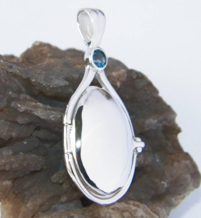 Handgefertigte 41 Mm-20 Mm Neue 925 Sterling Silber 4 Natürliche London Blue Topas Stein Medaillon H2O Just Add Water von FRIENDSJEWELRYinc