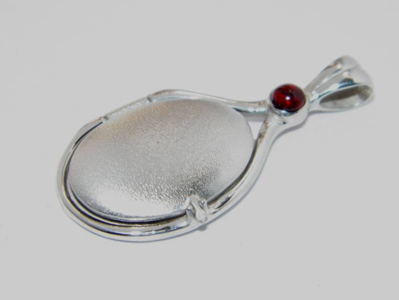 Handgefertigte 925 Sterling Silber 4mm Natürliche Granat Locket H2O Just Add Wasser Meerjungfrauen Anhänger von FRIENDSJEWELRYinc