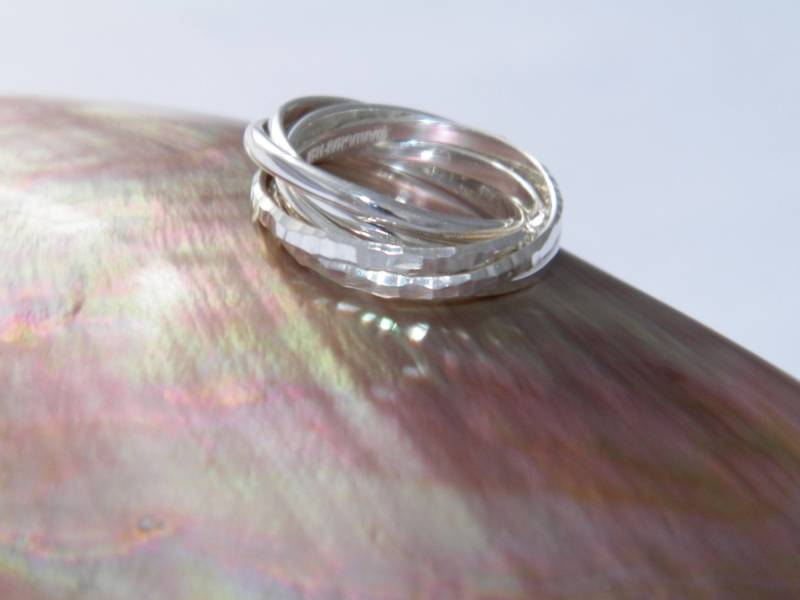 Handgefertigte 925 Sterling Silber Interlocking Fünf Band Rollring Diamantschliff Zwei Bänder - Custom Size von FRIENDSJEWELRYinc