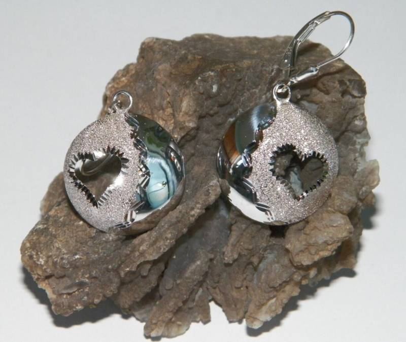 Handgefertigte 925 Sterling Silber Ohrringe Stardust Und Diamantschliff Finish von FRIENDSJEWELRYinc