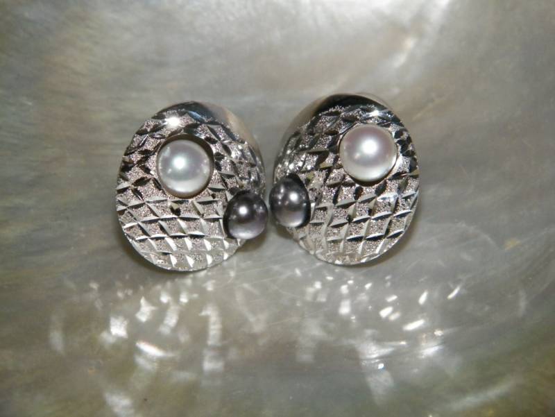 Handgefertigte 925 Sterling Silber Schwarz Und Weiß Ohrringe Stardust & Diamantschliff-Finish von FRIENDSJEWELRYinc