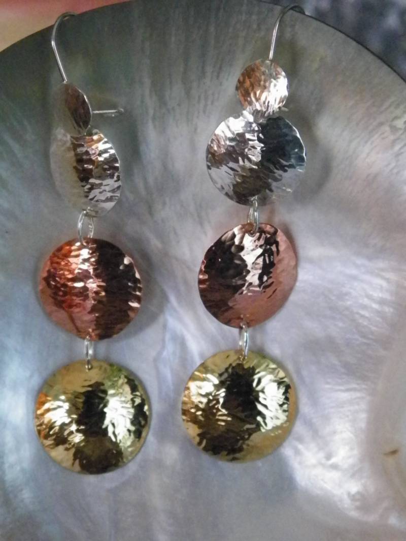 Handgefertigte Mixed Metal Ohrringe -.925 Sterling Silber, Kupfer Und Messing Scheibe Gehämmert von FRIENDSJEWELRYinc