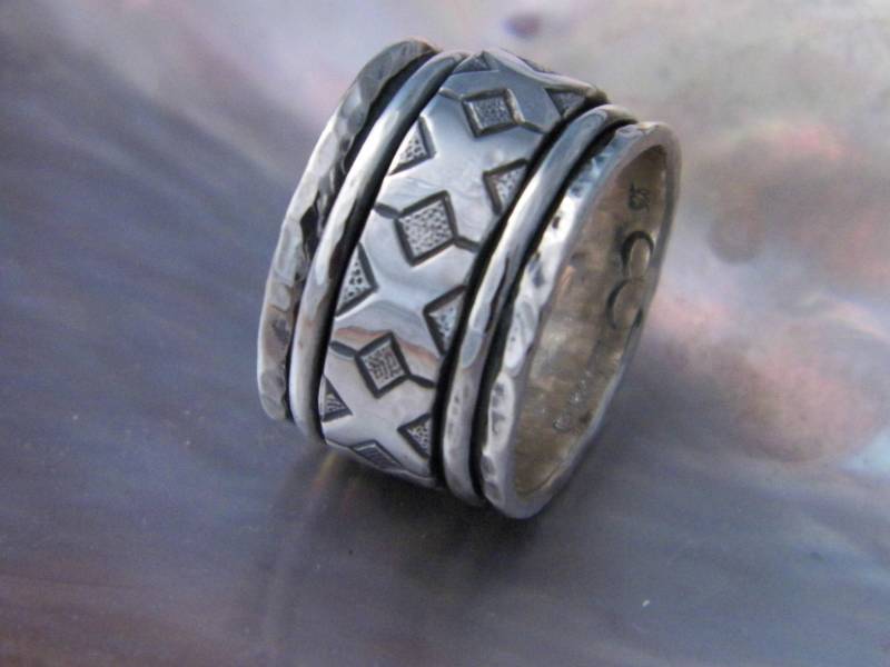 Handgefertigte Oxidierte.925 Sterling Silber Triple Band Spinner Ring Kreuz Design-Custom Size von FRIENDSJEWELRYinc