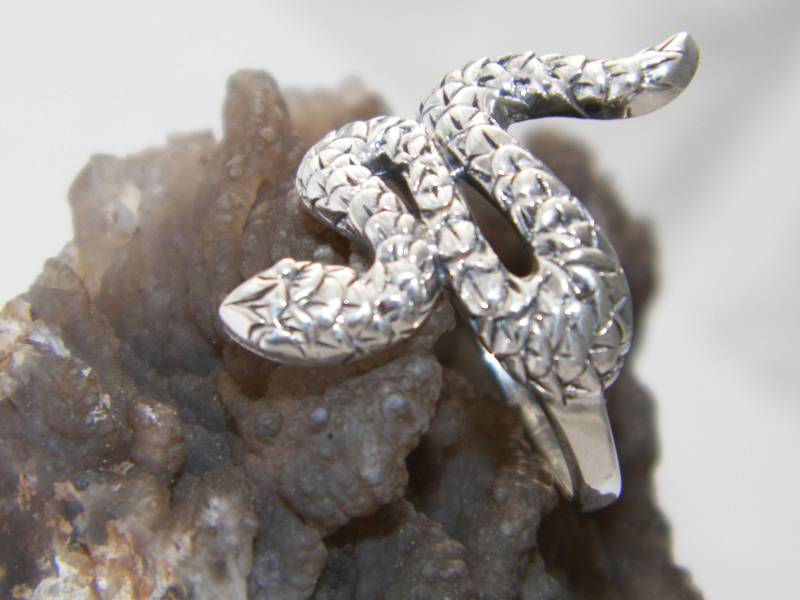 Handgefertigte Oxidized.925 Sterling Silber Klapper Schlange Coiled Viper Ring von FRIENDSJEWELRYinc