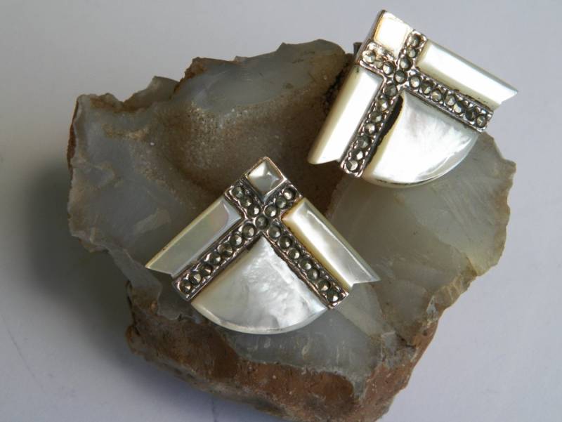 Handgefertigte Sterling Silber.925 Ohrstecker Mit Perlmutt Und Markasiten von FRIENDSJEWELRYinc