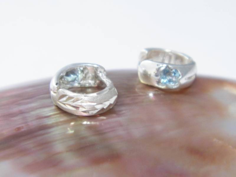 Handgefertigte.925 Sterling Silber Ohrringe Mit 3.5 Mm Natürlichen Runden Aquamarin Edelsteinen von FRIENDSJEWELRYinc