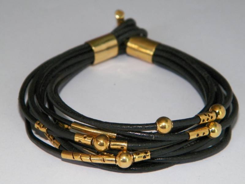 Handgefertigter 2 Mm Lederband Armreif.925 Sterling Silber - 14 K Vergoldet von FRIENDSJEWELRYinc