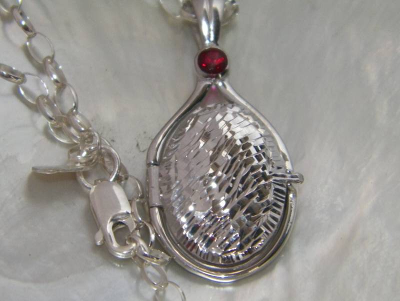 Handgefertigtes 925 Sterling Silber 4 Mm Natur Pfingstrose Topas Locket H2O Just Add Water Mermaids von FRIENDSJEWELRYinc