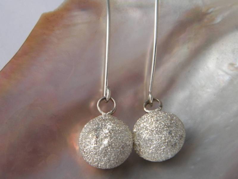Handgefertigtes Stardust Design .925 Sterling Silber Baumeln Sphera Ohrringe von FRIENDSJEWELRYinc