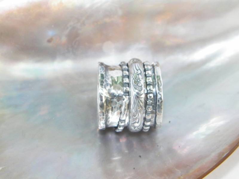 Handgemacht Inn Usa Oxidierter 925 Sterling Silber Handgefertigter Gehämmerter Triple Band Spinner Ring -Floral Design Spinner-Custom Size von FRIENDSJEWELRYinc