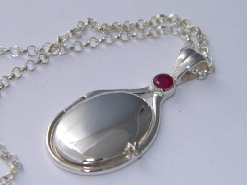Handgemacht in Den Usa Handgefertigte Solid 925 Sterling Silber H2O Meerjungfrauen Halskette 4mm Natürliche Rubin Locket -Kettenoption von FRIENDSJEWELRYinc