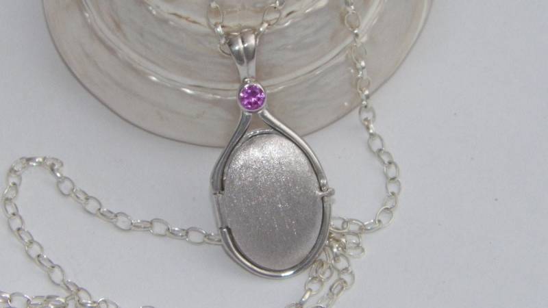 Handgemacht in Den Usa Solid 925 Sterling Silber 4 Mm Lab Rosa Saphir Medaillon H2O Just Add Water Mermaids-Kettenoption von FRIENDSJEWELRYinc