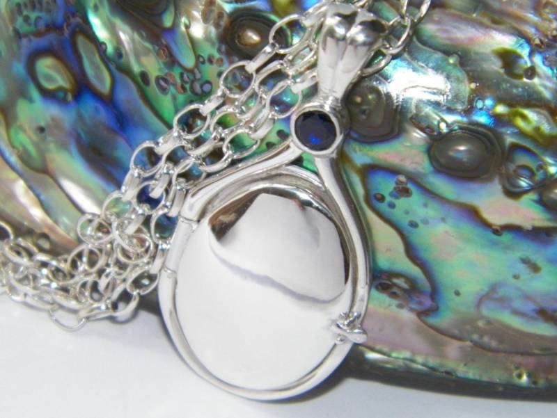 Handgemacht in Den Usa Solid 925 Sterlingsilber 4 Mm Lab Sapphire Medaillon H2O Fügen Sie Einfach Wasser Hinzu - Wählen Ihre Kette von FRIENDSJEWELRYinc