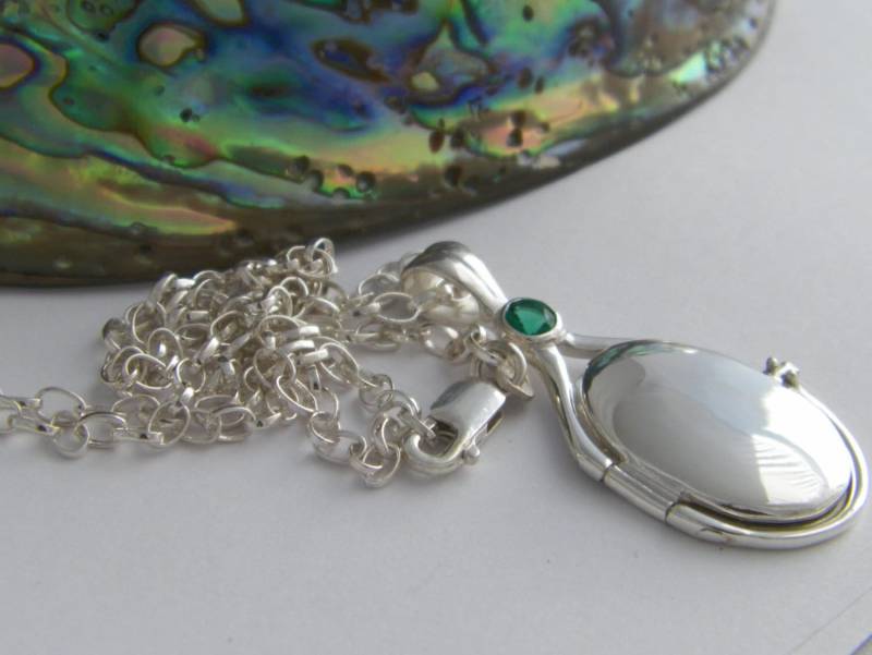 Handgemacht in Usa Massive 925 Sterling Silber 4mm Lab Smaragd Locket H2O Fügen Sie Einfach Wasser Mermaids + 18.5Chain Hinzu von FRIENDSJEWELRYinc