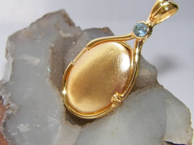 Handgemachte 925 Sterling Silber 4 Mm Blautopas Locket H2O Just Add Wasser Mermaids Anhänger 14 K Vergoldet von FRIENDSJEWELRYinc