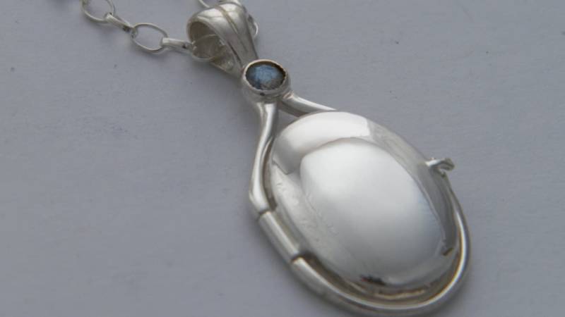 Handgemachte 925 Sterlingsilber 4 Mm Natürliche Labradorit Locket Halskette H2O Just Add Wasser Mermaids von FRIENDSJEWELRYinc