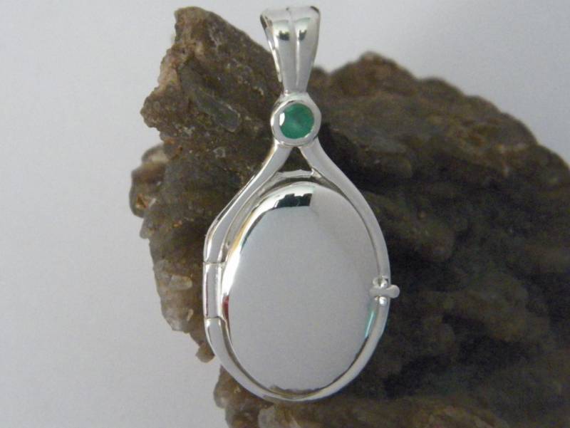 Handgemachte Sterling Silber Smaragd Locket Anhänger - Usa Crafted von FRIENDSJEWELRYinc