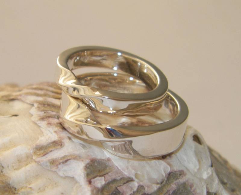 Handgemachte Verlobungsring, 925 Sterling Silber Ehering, Möbius Ring Herren Oder Damen-Custom Größe von FRIENDSJEWELRYinc