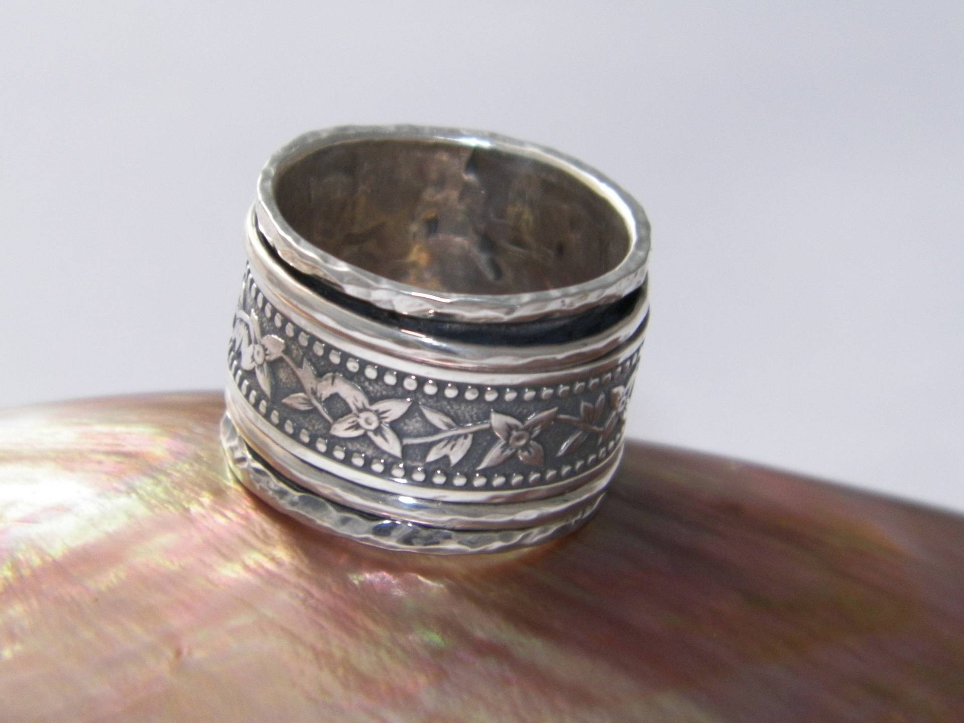 Handgemachter Gehämmerter Blumen Design 925 Sterling Silber Spinner Ring-Maßanfertigung von FRIENDSJEWELRYinc