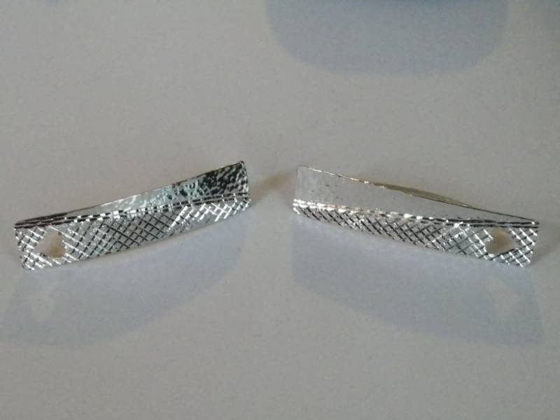Handgemachter Gehämmerter Und Diamantschliff Design .925 Sterling Silber Ohrhänger von FRIENDSJEWELRYinc
