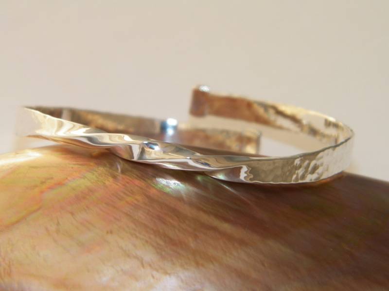 Handgemachter Mobius Armreif, 925 Sterling Silber Handarbeit Offen Verstellbar von FRIENDSJEWELRYinc