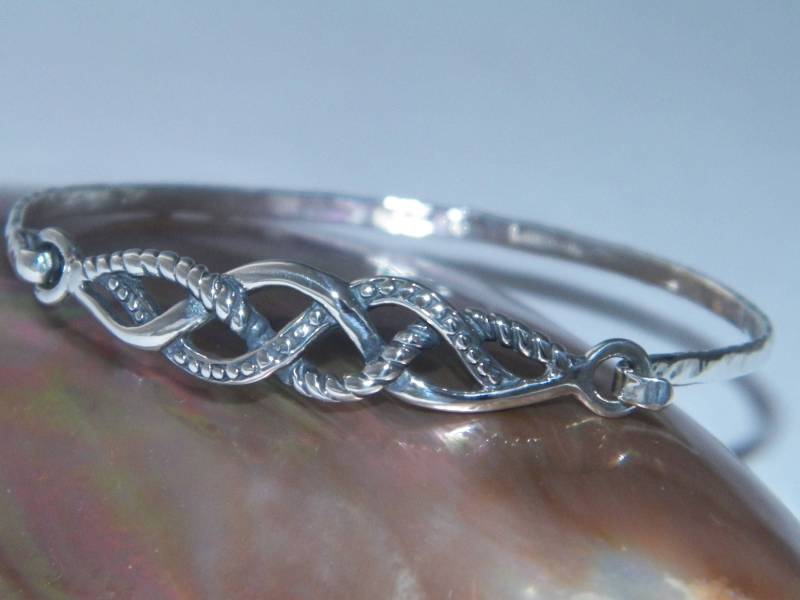 Handgemachtes Oxidiertes Infinity Knot Solid .925 Sterling Silber Armband-Maßanfertigung von FRIENDSJEWELRYinc