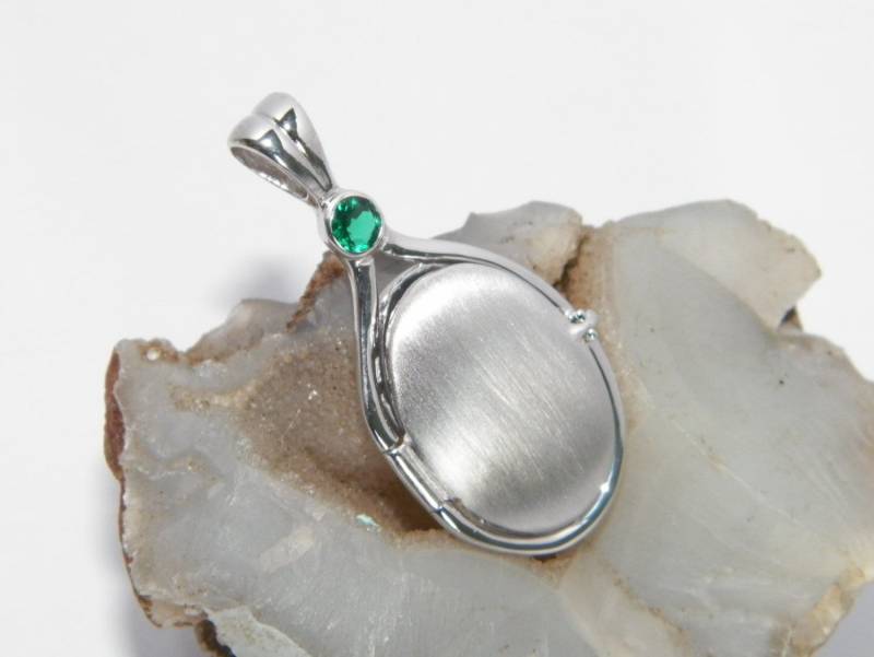 Hergestellt in Den Usa Handgefertigt 925 Sterling Silber 4mm Labor Erstellt Smaragd Locket H2O Just Wasser Meerjungfrauen Anhänger von FRIENDSJEWELRYinc