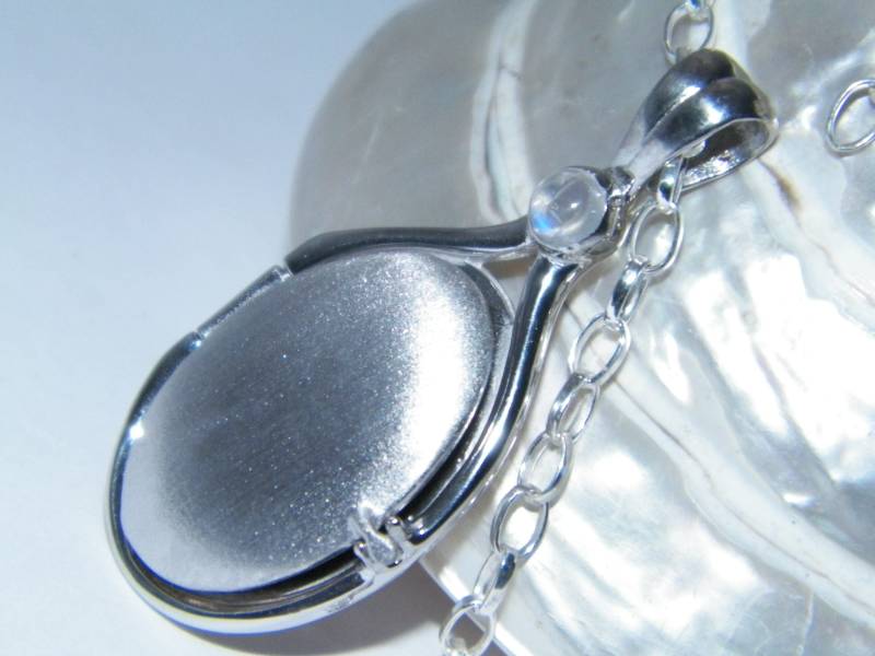 Neu925 Sterling Silber 4 Mm Cabochon Mondstein Locket H2O Just Water Halskette von FRIENDSJEWELRYinc