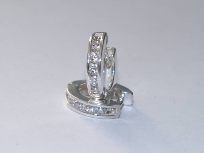 Neue 925 Sterling Silber Zirkonia Gem Huggie Hoop Ohrstecker Damen von FRIENDSJEWELRYinc