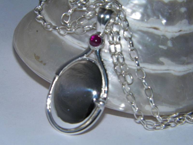 Neue Hand Made in Usa Solid 925 Sterling Silber 4 Mm Lab Rubin Cabochon Medaillon H2O Just Water Meerjungfrauen Emma Rikki Cleo von FRIENDSJEWELRYinc
