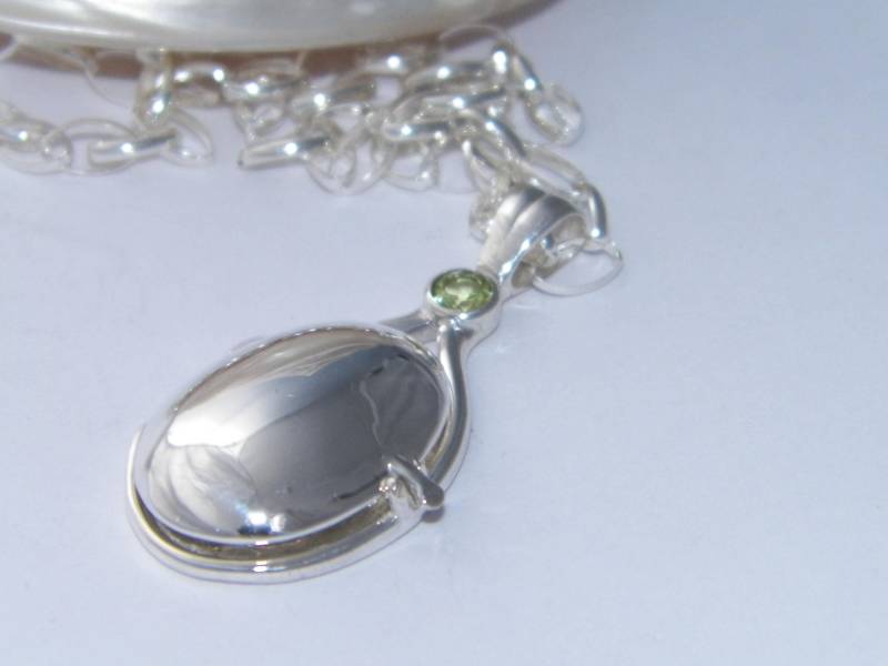 Neue Handgemachte 925 Sterling Silber 4mm Naturalgreen Peridot Medaillon H2O Just Add Water von FRIENDSJEWELRYinc