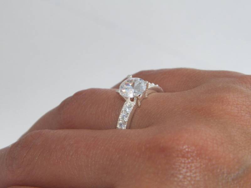 Wunderschöner .925 Sterling Silber Rundschliff Solitär Verlobung Ehering Akzent Micro Pave-Größe Us 6 von FRIENDSJEWELRYinc