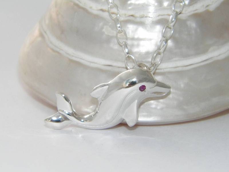Wunderschöner 3D .925stering Silber Delfin Mit Natürlicher Roter Rubin Augen Halskette Handarbeit Rolo Kette18.5" von FRIENDSJEWELRYinc