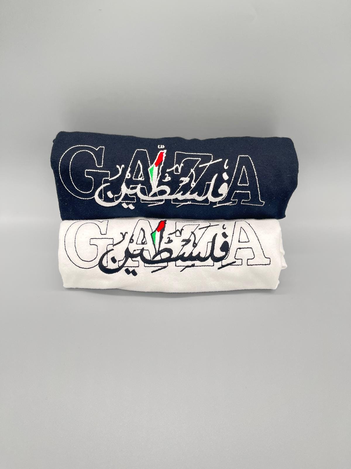 Besticktes T-Shirt, Gaza, Bestickt, Falasten, Palästina, Palestine, Landkarte, Embroidered, 100% Baumwolle, Kurzarm, Stick Besticktes T-Shirt, Gaza, Bestickt, Falasten, Palästina, Palestine, Landkarte, Embroidered, 100% Baumwolle, Kurzarm, Stick von FRIPAL