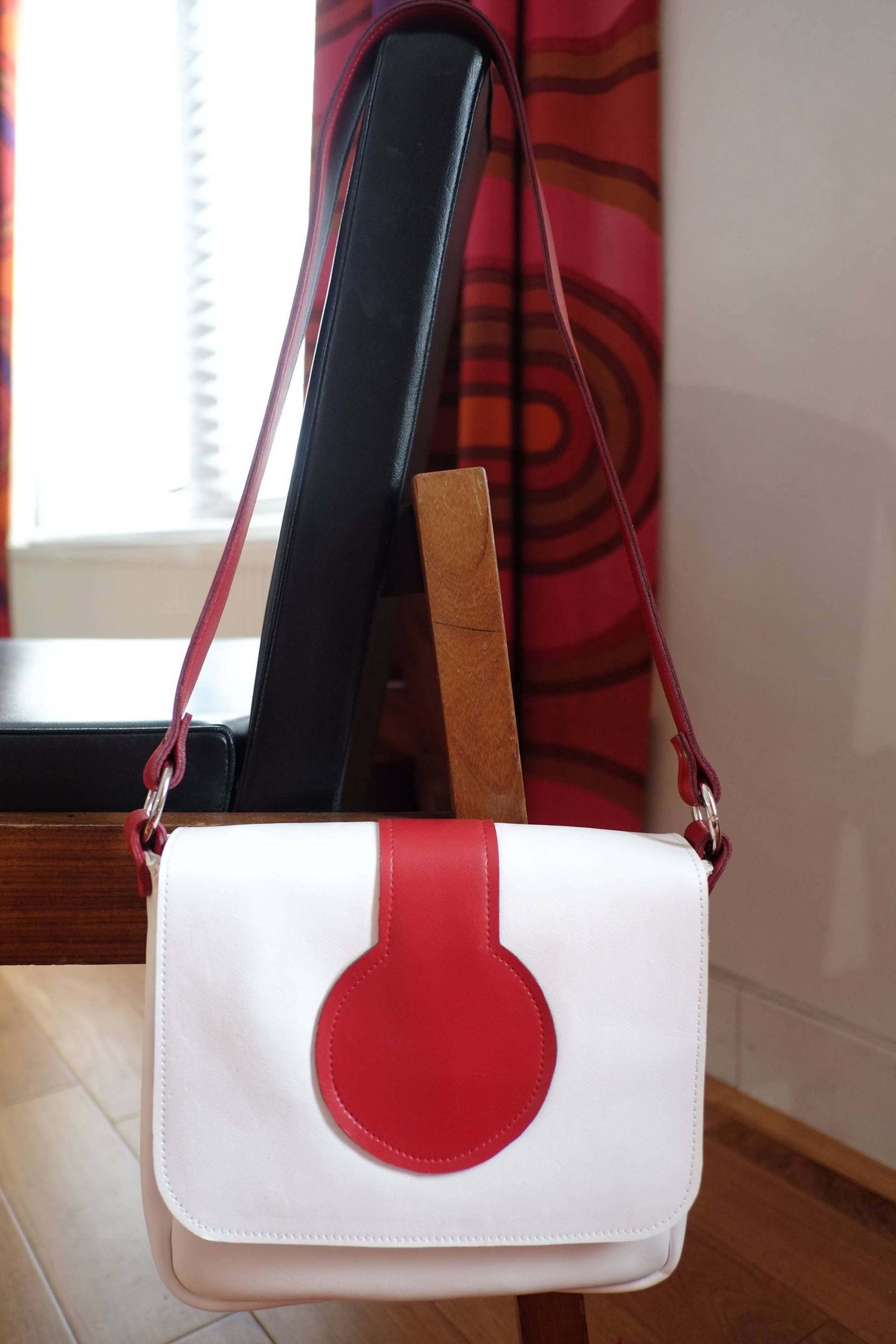 60Er Jahre Mod Vintage Stil Rot Und Weiß Recyceltes Leder Handgemachte Handtasche von FROGbyFabienneDelsol