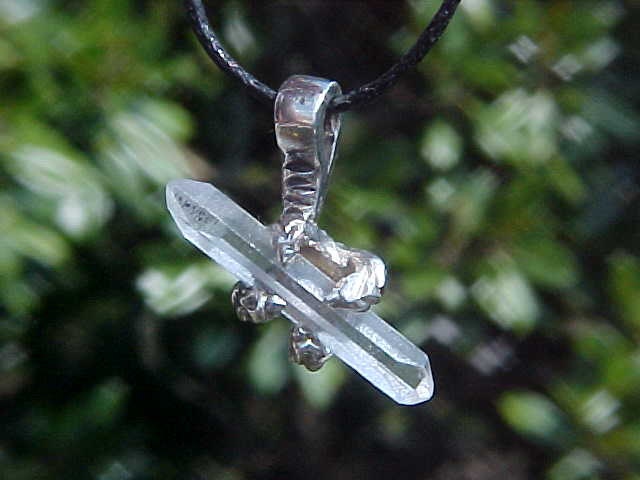 Double Terminated Quartz Crystal Set in Baby Drache Kralle Anhänger Nummer 1 Sterling Silber Gratis Us Versand Double Terminated Quartz Crystal Set in Baby Drache Kralle Anhänger Nummer 1 Sterling Silber Gratis Us Versand von FTRKAM