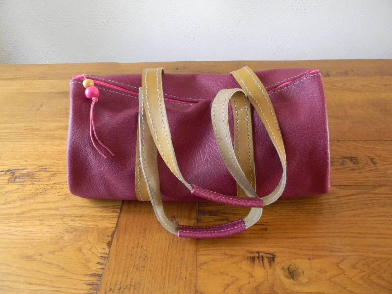 Handgefertigter Seesack Aus Fuchsiafarbenem Leder von FUNCUIR