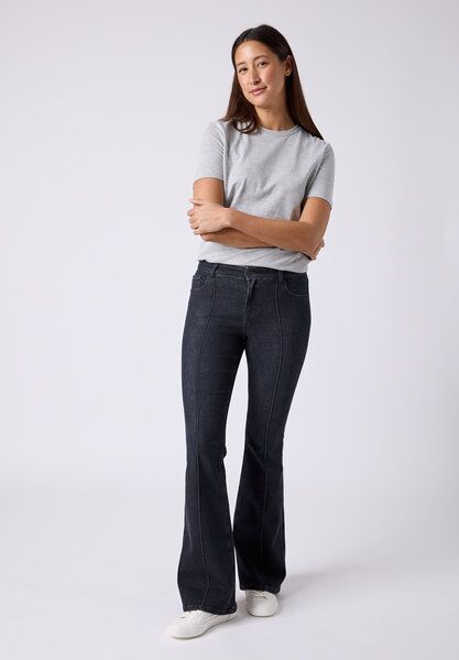 FUTURE:PEOPLE. 01:07 BOOTCUT PIPING - MID WAIST aus weichem Stretch-Denim aus Bio-Baumwoll-Mix (30107 0 1008 ) von FUTURE:PEOPLE.